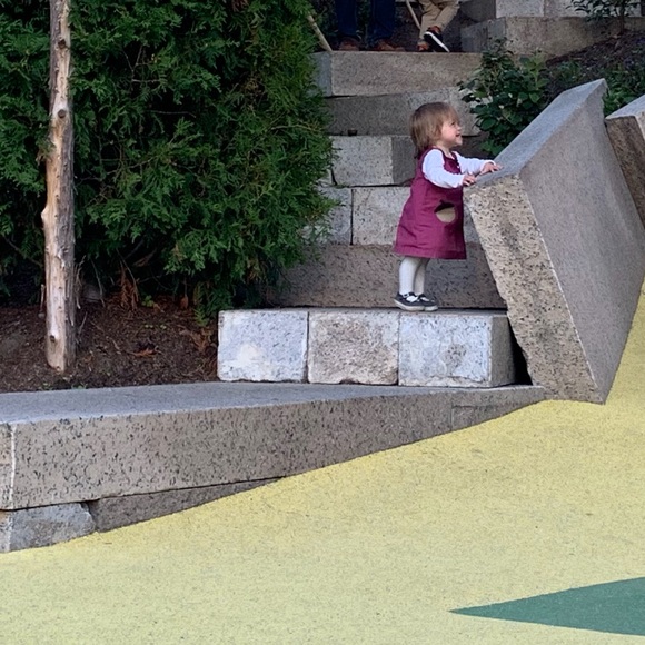 Baby Gap Jumper with appliqué acorn pockets, 6-12 mos. - Picture 8 of 9